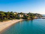 Pourquoi choisir Pinarello pour vos vacances : les avantages d’une location de villa dans ce village corse