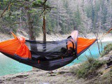 Pratique en road trip : Cette tente se transforme en hamac et en poncho