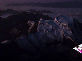 Première mondiale par Géraldine Fasnacht avec un vol de nuit en Wingsuit au-dessus des Alpes