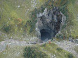 Une équipe canadienne confirme la présence d’une énorme grotte inexplorée en Colombie-Britannique