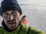 Video. Un photographe parvient à approcher les loups blancs du Grand Nord