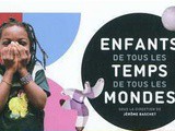 Voyager avec les enfants dans le temps et à travers le monde