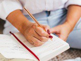 Écrire pour se retrouver : le pouvoir simple du journaling