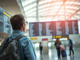 Comment se passe une escale avec changement d’avion : le guide complet
