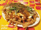 Manger une poutine à La Banquise